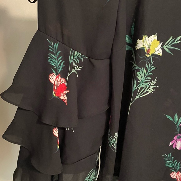 Vince Camino ruffle sleeve top - Picture 3 of 5